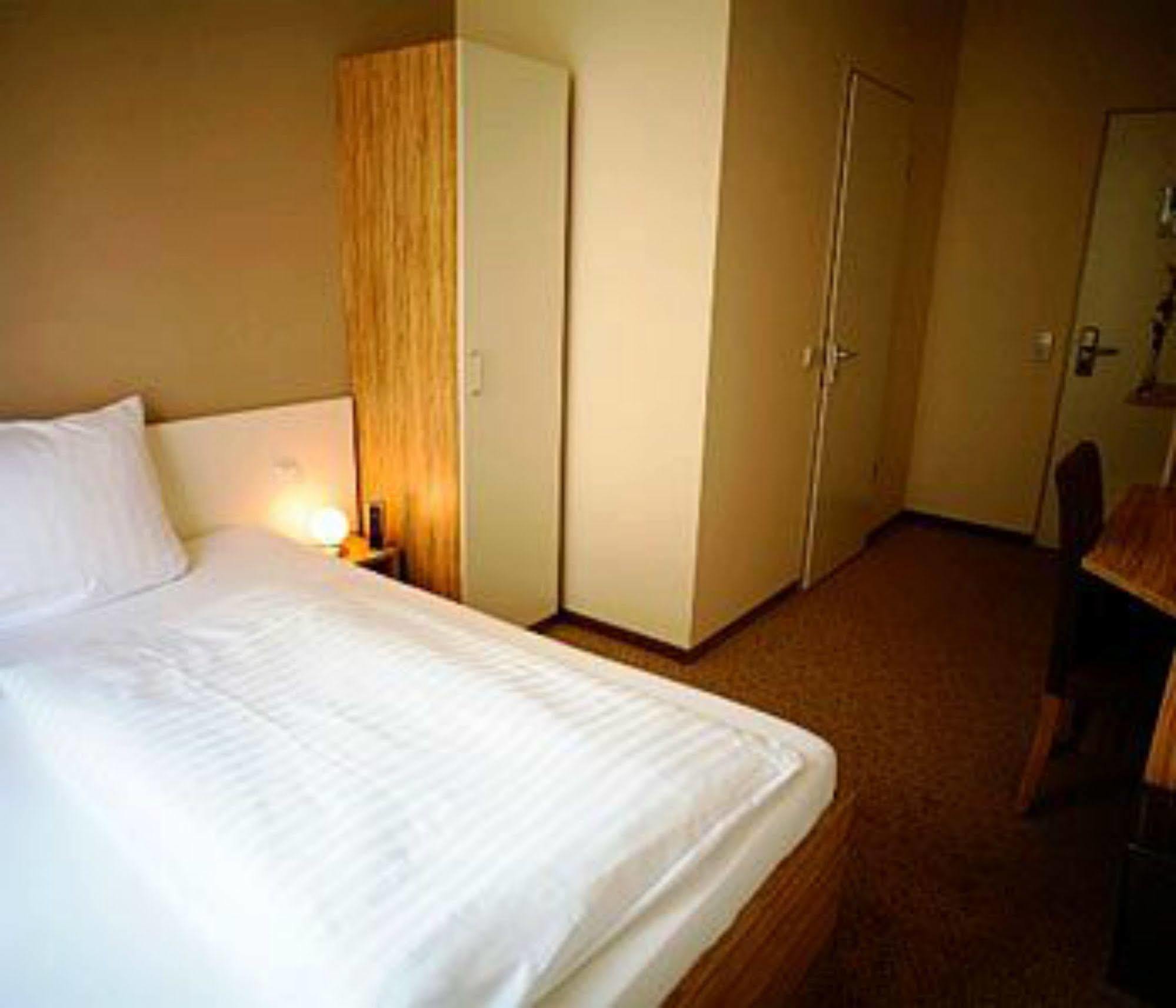 Nu Wave Hotel Berlin - Digital Check-In 2025 Экстерьер фото